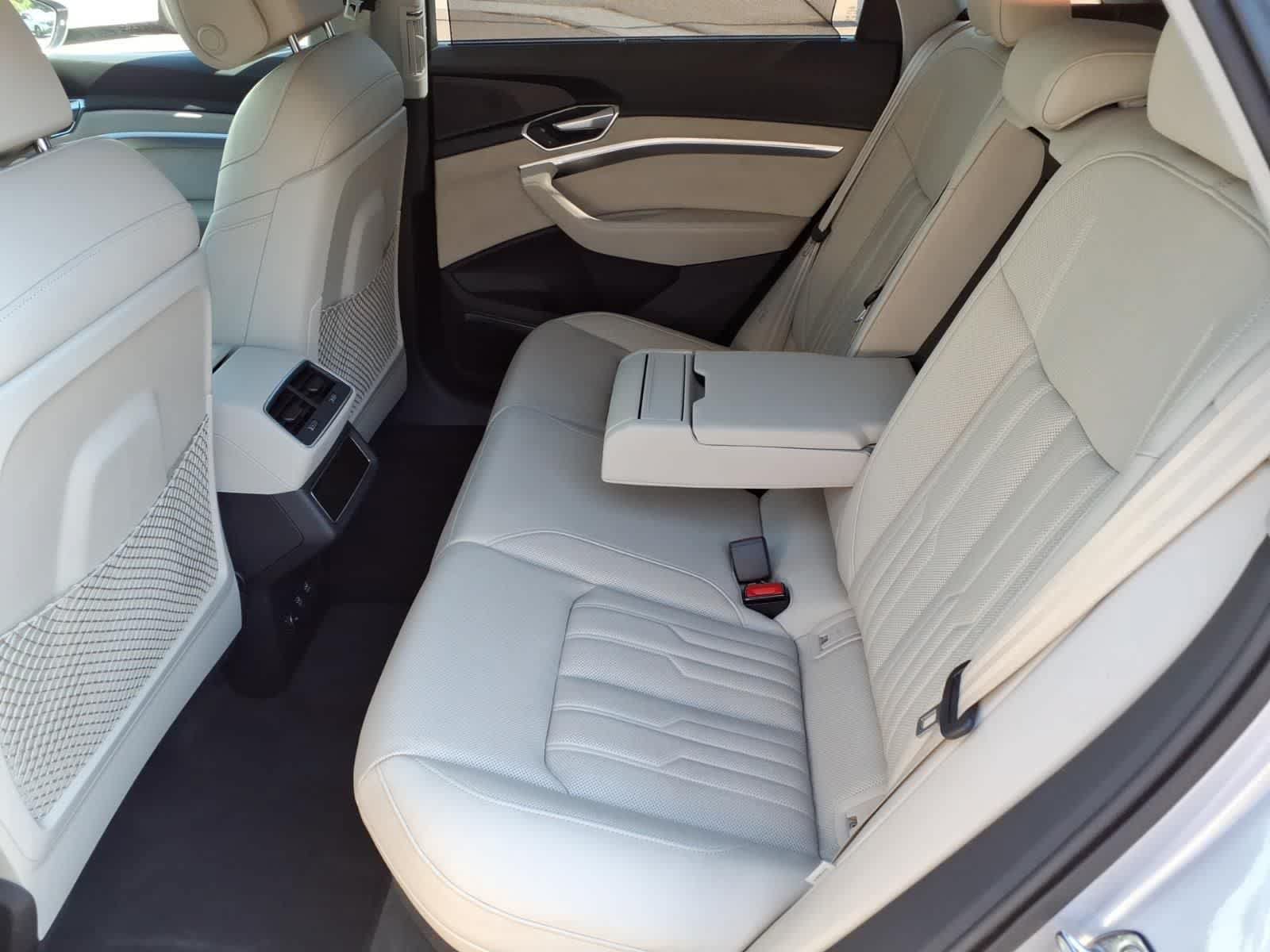Used 2019 Audi e-tron Prestige w/ Prestige Package AWD/4WD image 9