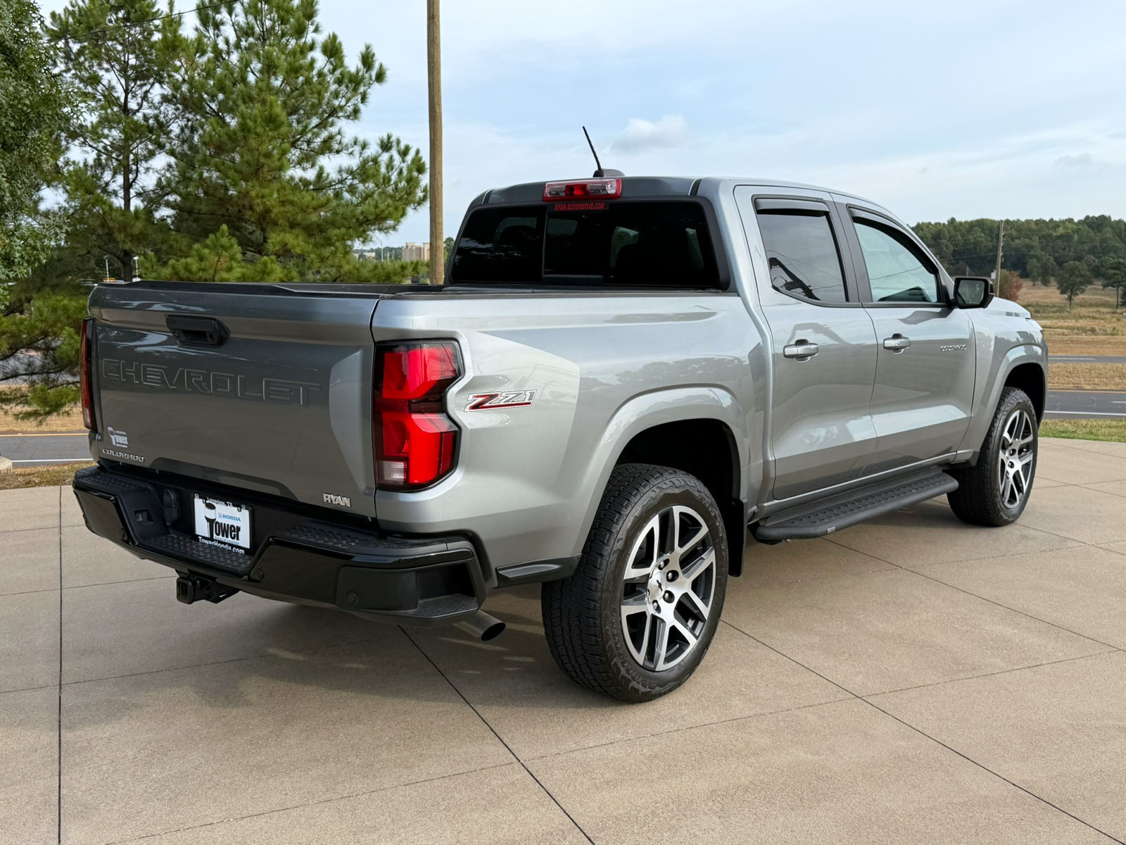 Used 2023 Chevrolet Colorado Z71 w/ Z71 Convenience Package 2 AWD/4WD image 6