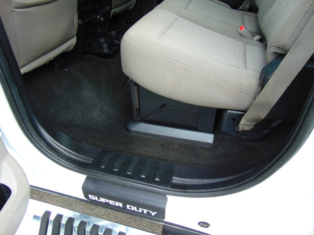 Used 2017 Ford F250 XLT w/ XLT Premium Package image 9