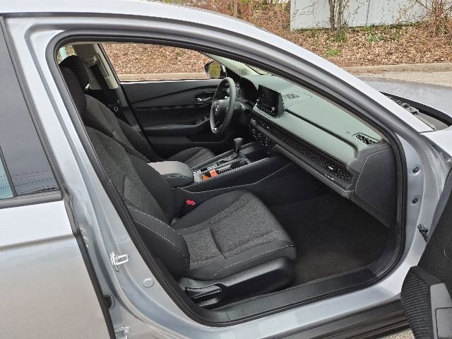 Used 2023 Honda Accord EX image 12