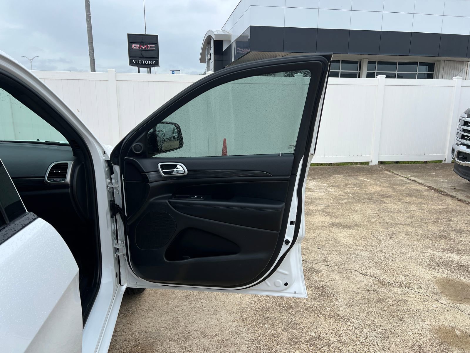 Used 2021 Jeep Grand Cherokee Laredo X RWD image 10