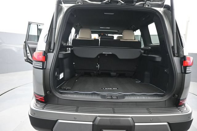 Used 2026 Lexus GX 550 w/ Accessory Package (CT) AWD/4WD image 8