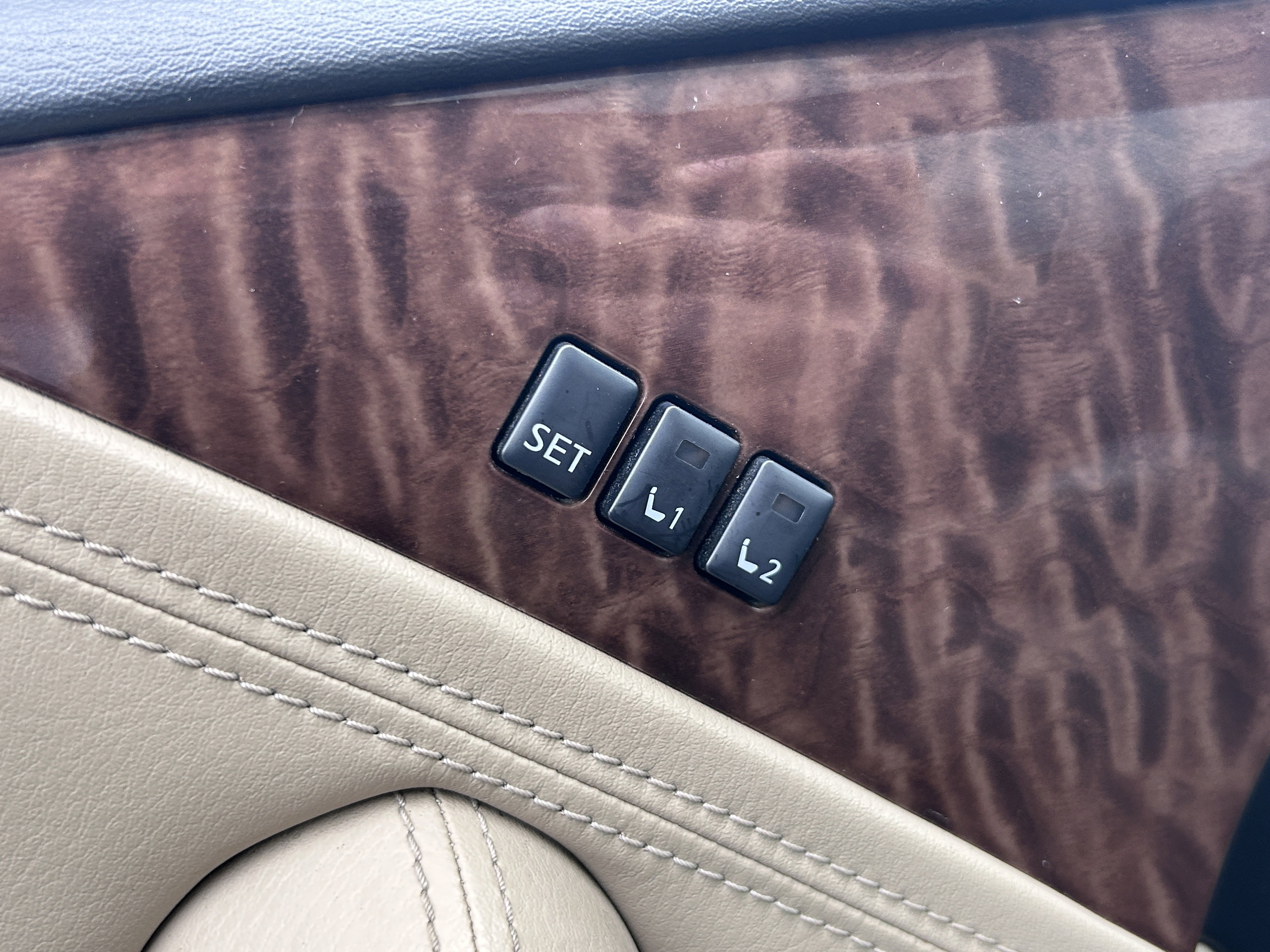 Used 2019 Nissan Armada Platinum image 21