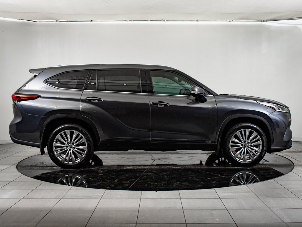 Used 2023 Toyota Highlander Platinum image 11