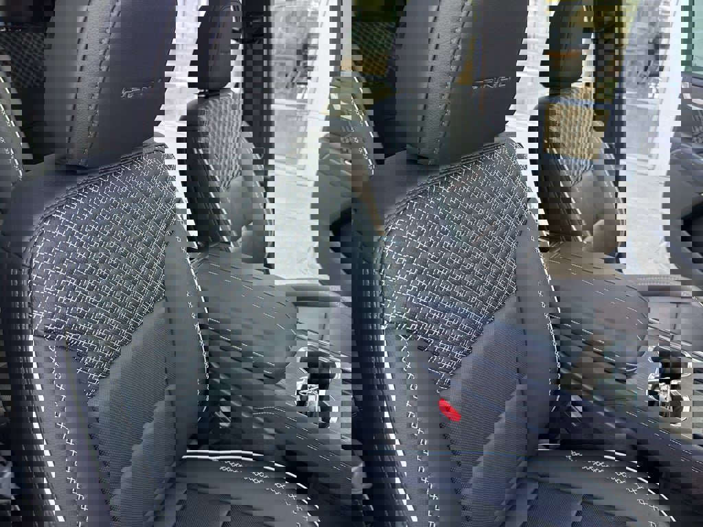 Used 2025 GMC Acadia Denali w/ Super Cruise Package image 34