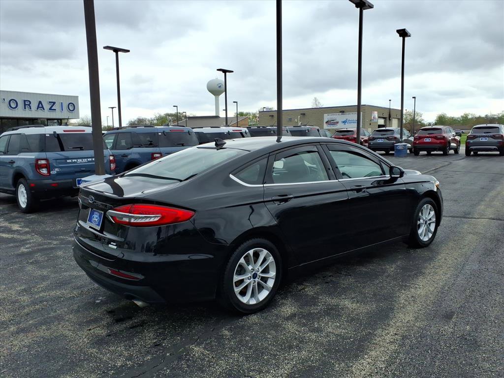 Used 2019 Ford Fusion SE image 2