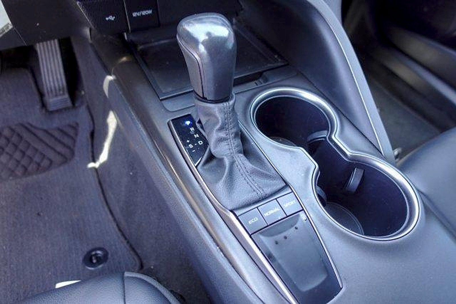 Used 2024 Toyota Camry SE FWD image 19