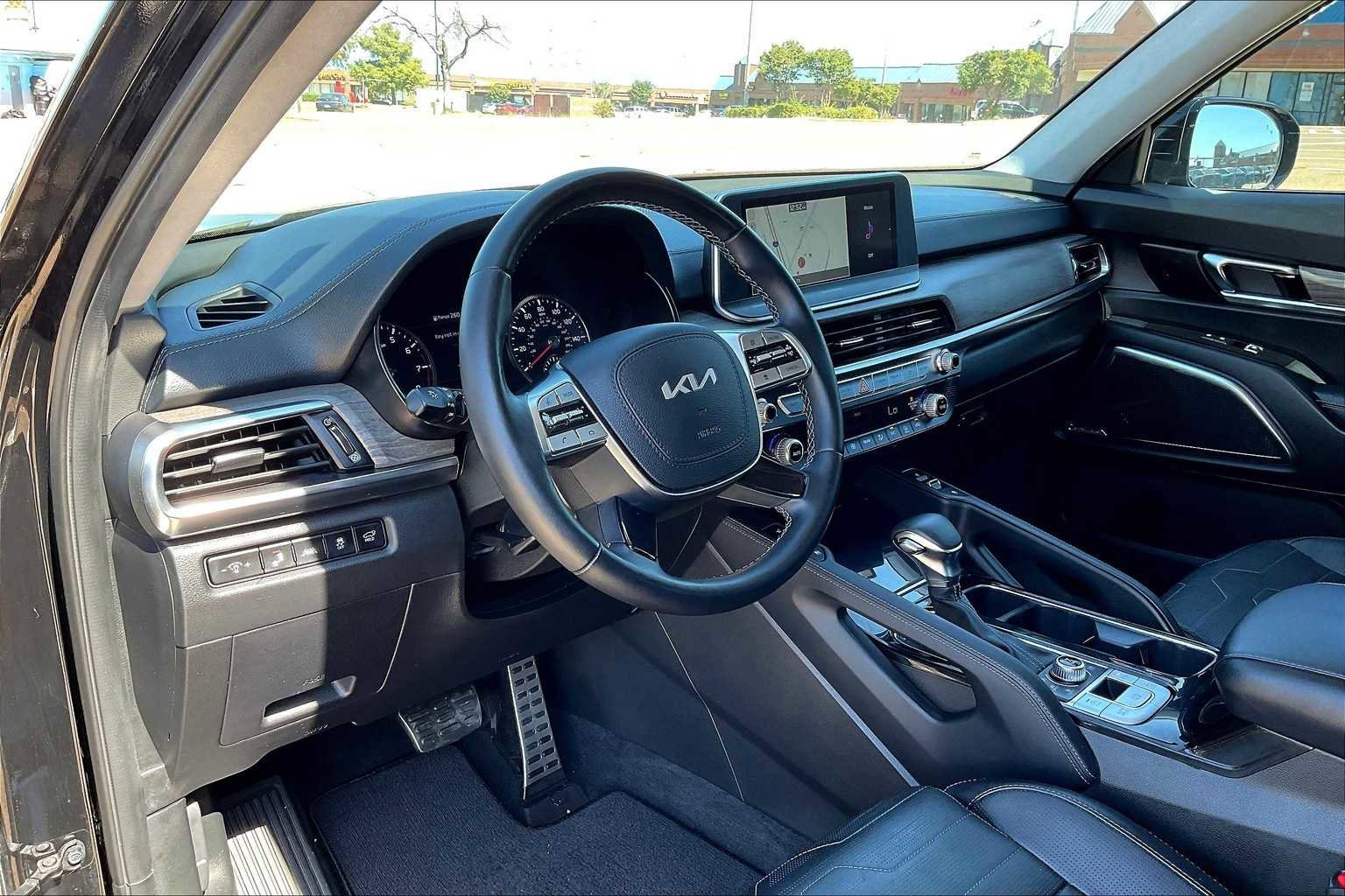 Certified 2022 Kia Telluride SX w/ SX Prestige Package image 2