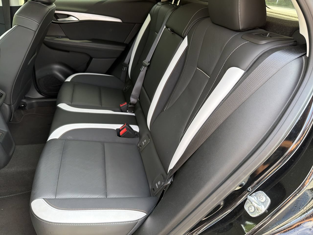 Used 2025 Buick Envision Sport Touring AWD/4WD image 20