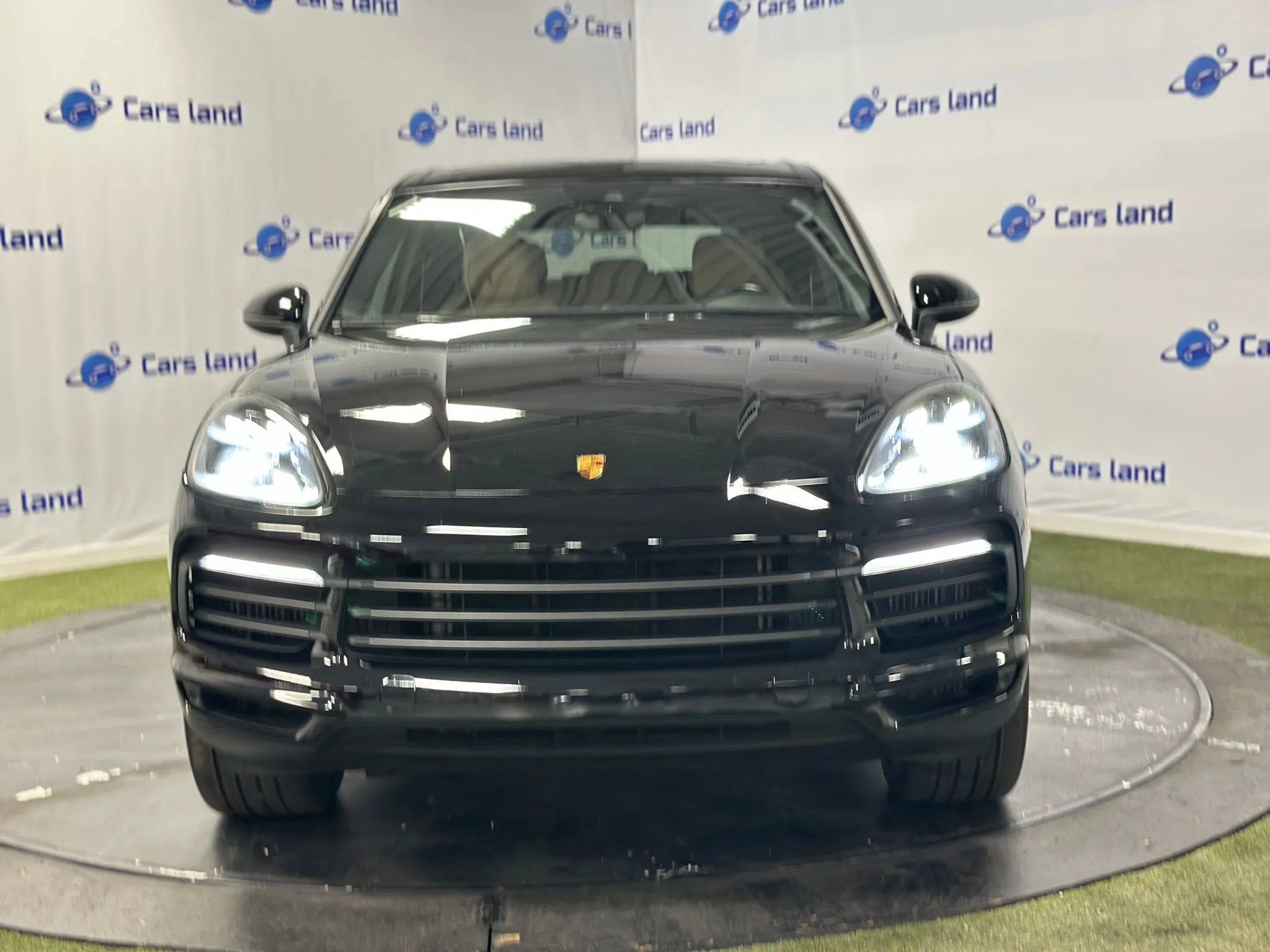 Used 2022 Porsche Cayenne Platinum Edition w/ Premium Package Plus image 9