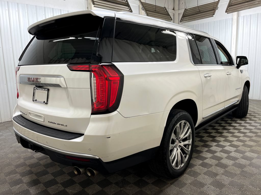 Used 2022 GMC Yukon XL Denali w/ Denali Premium Package AWD/4WD image 27