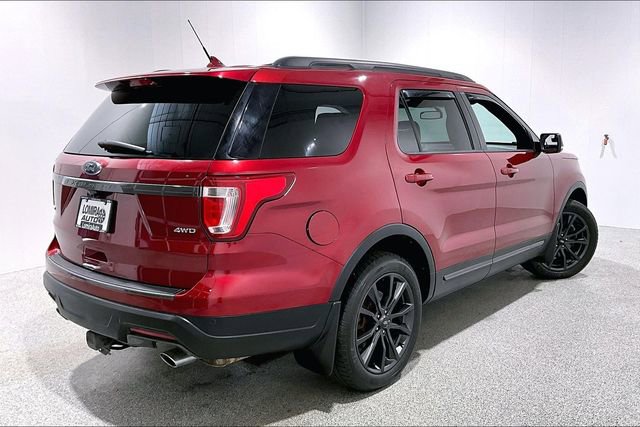 Used 2018 Ford Explorer XLT w/ XLT Appearance Package image 5