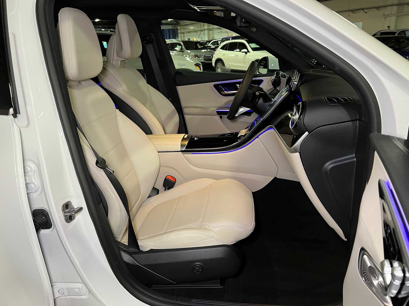 New 2025 Mercedes-Benz GLC 300 4MATIC image 11