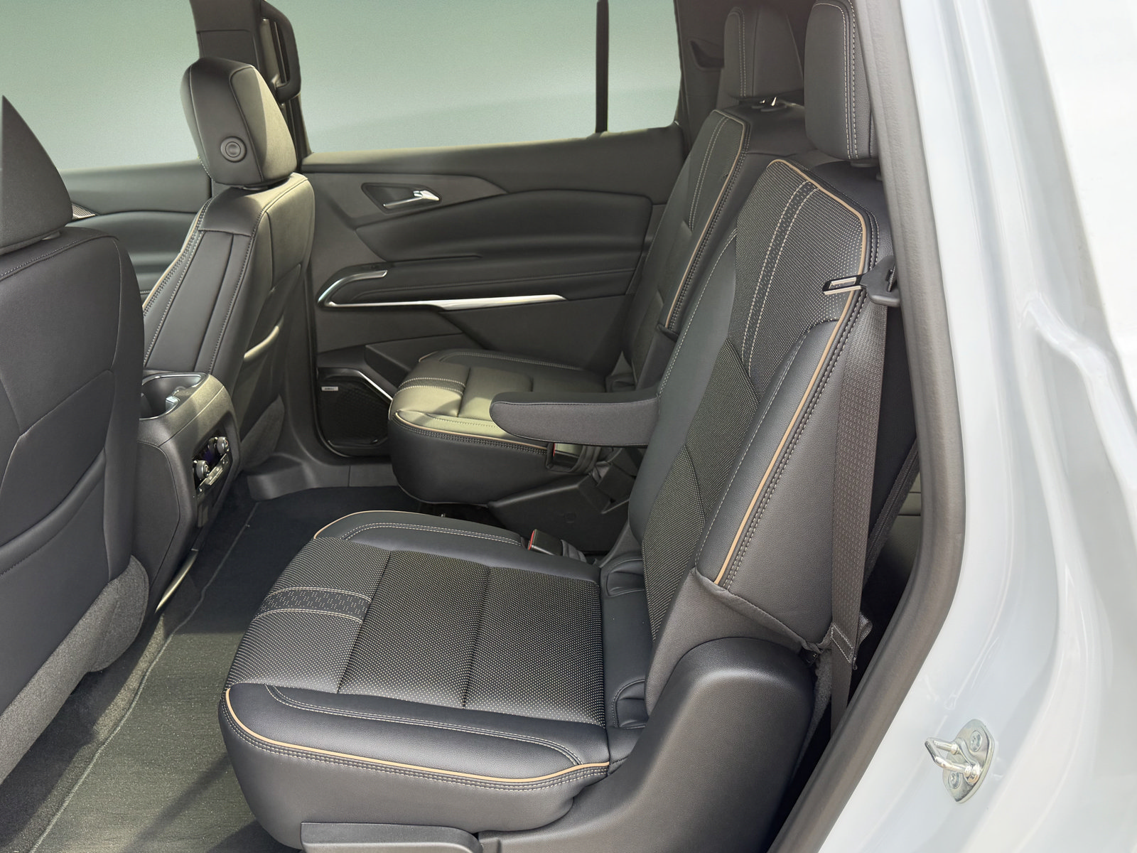 New 2026 Chevrolet Traverse High Country FWD image 18