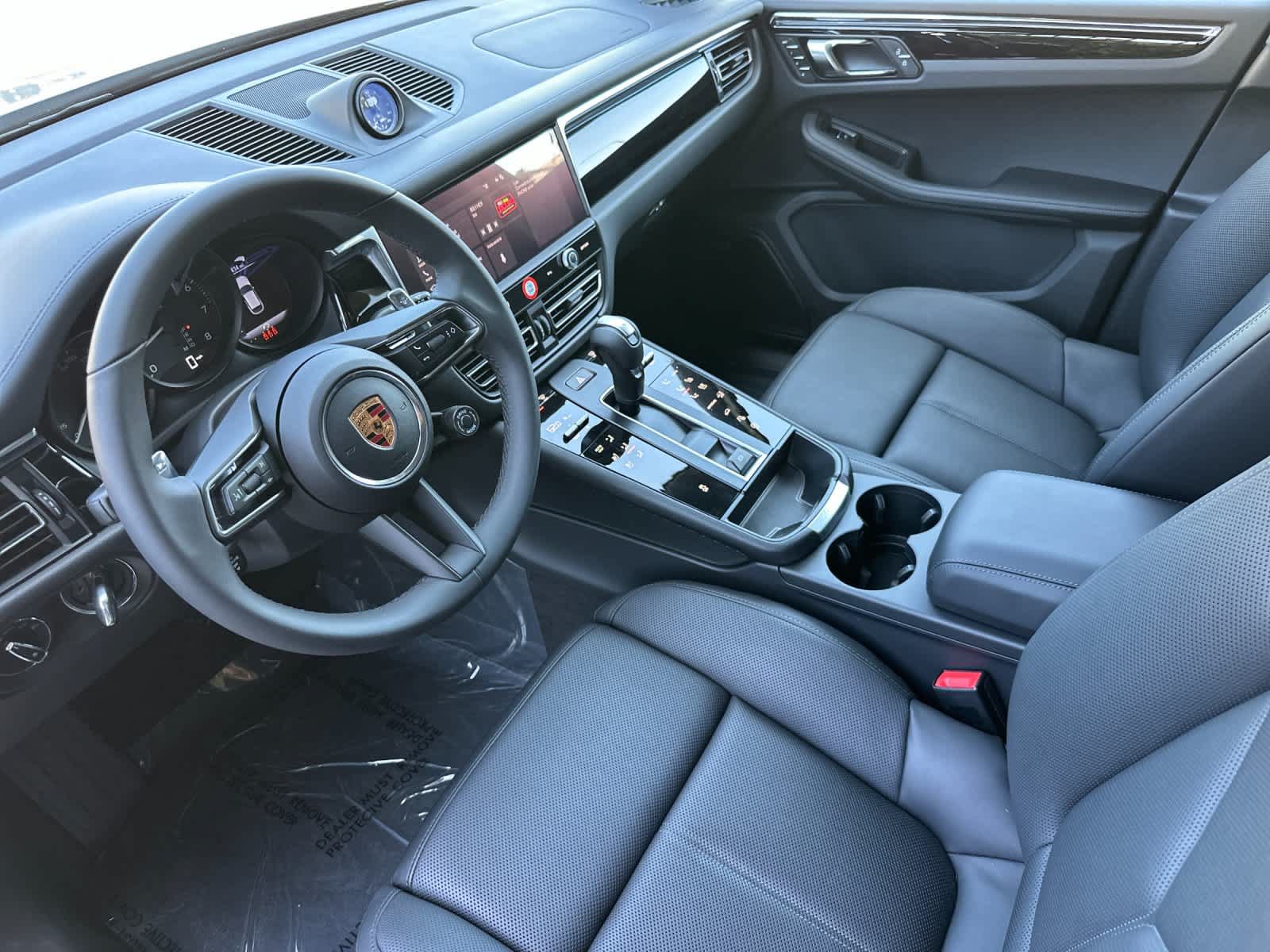 New 2026 Porsche Macan AWD/4WD image 4