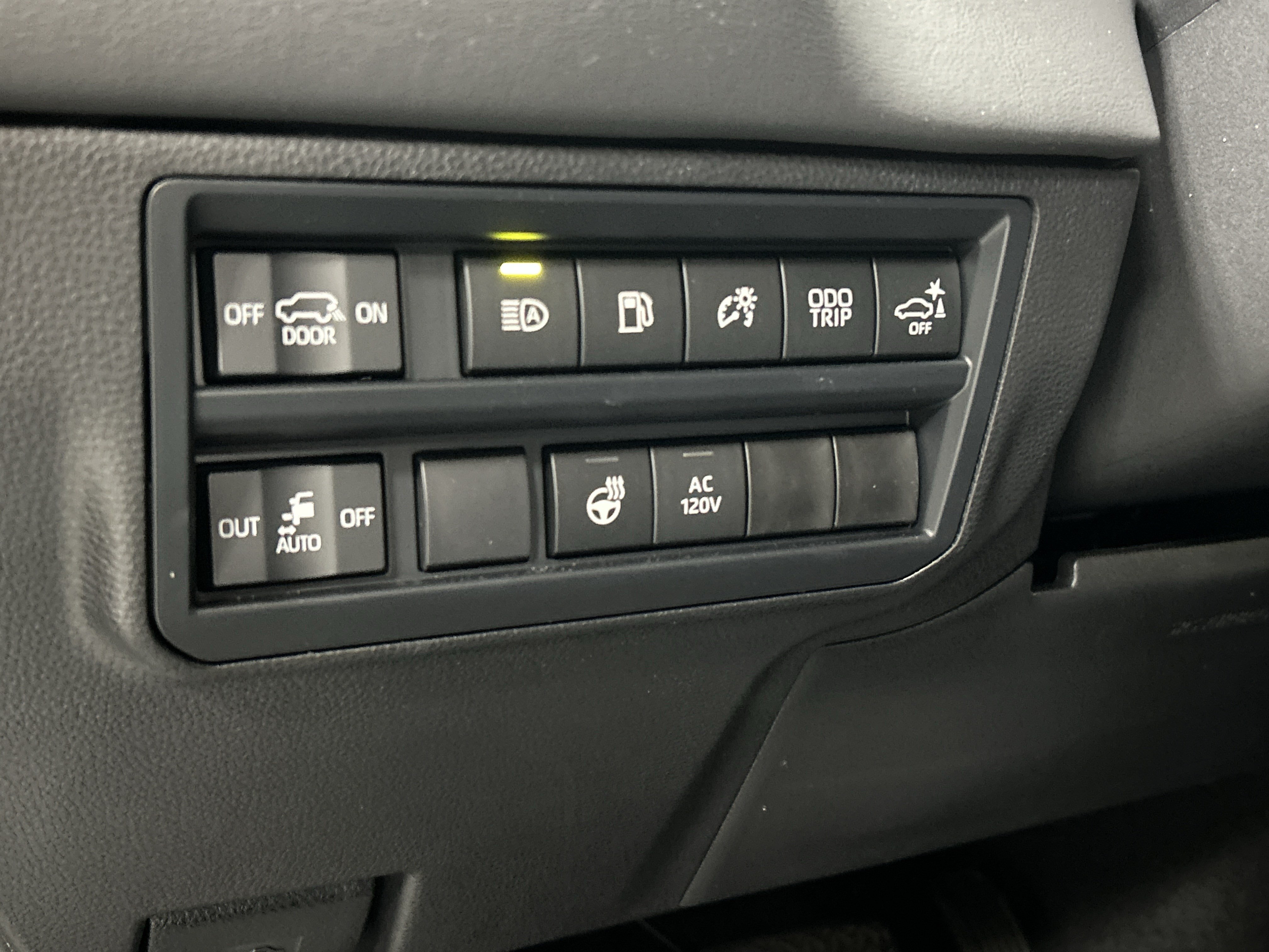 Used 2026 Toyota Sequoia Platinum AWD/4WD image 19