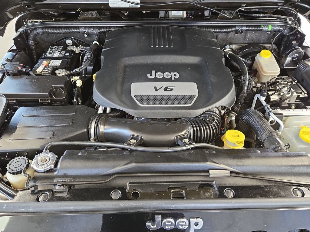 Used 2015 Jeep Wrangler Unlimited Sport w/ Power Convenience Group AWD/4WD image 24