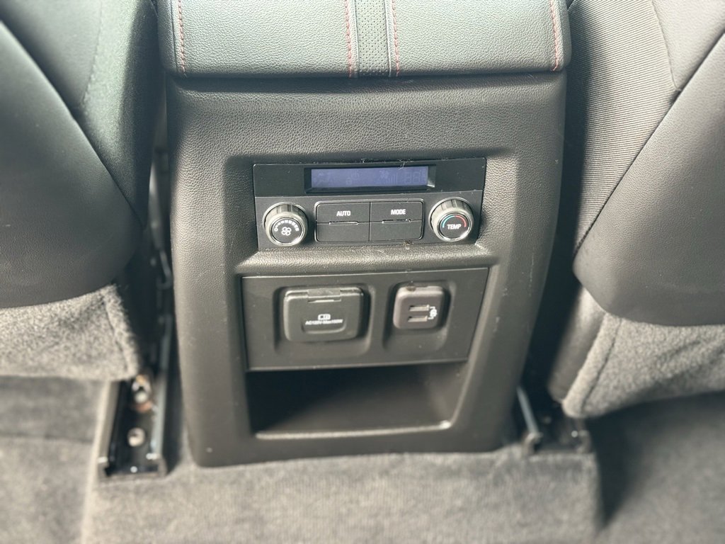 Used 2023 Chevrolet Traverse RS image 25