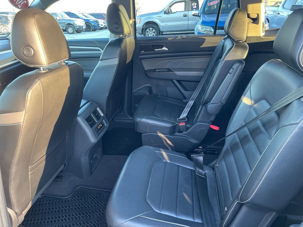 Used 2022 Volkswagen Atlas SEL Premium image 11