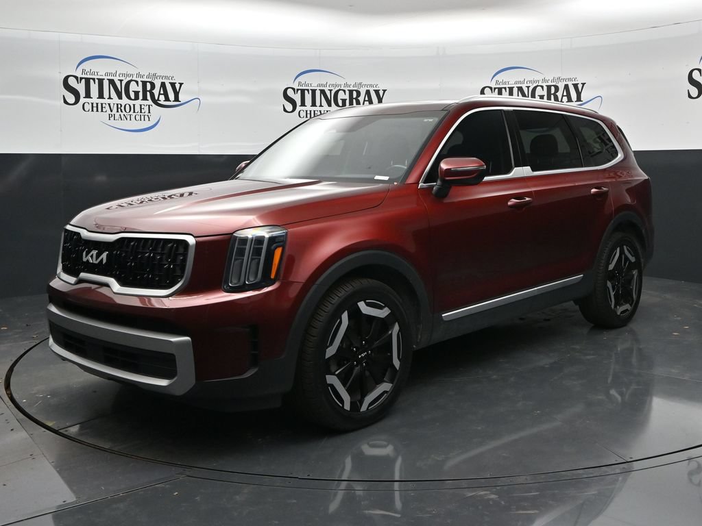 Used 2023 Kia Telluride EX w/ EX Captain's Chair Package FWD image 3