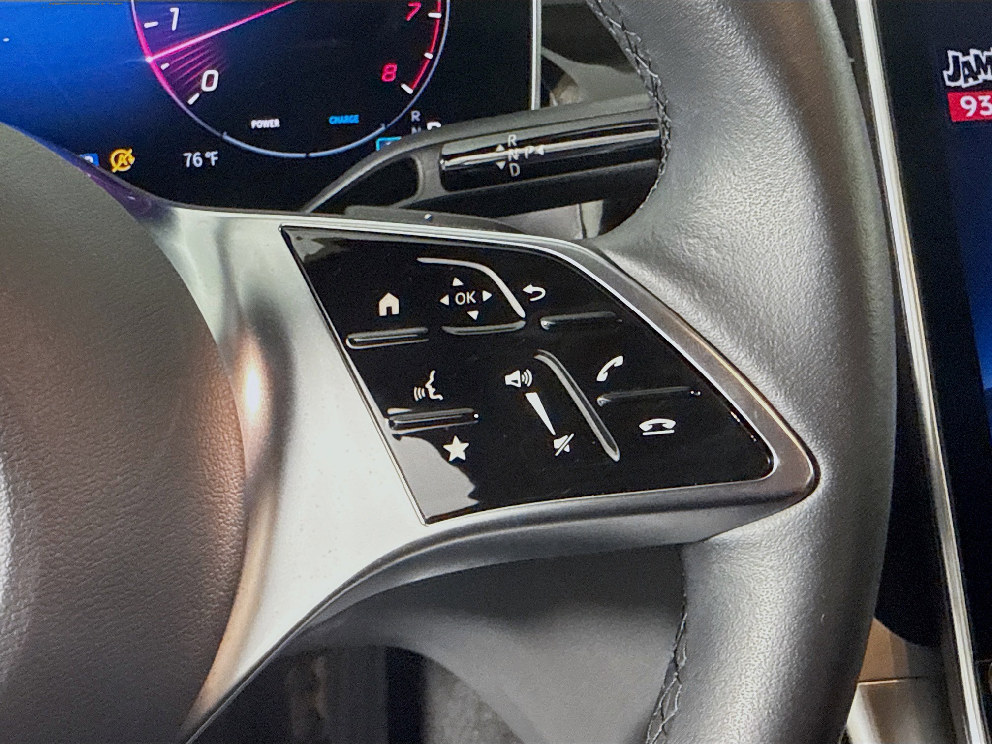 Used 2025 Mercedes-Benz GLC 300 4MATIC image 15