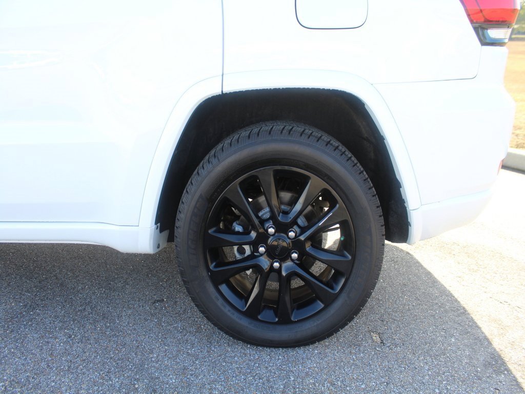 Used 2019 Jeep Grand Cherokee Altitude image 18