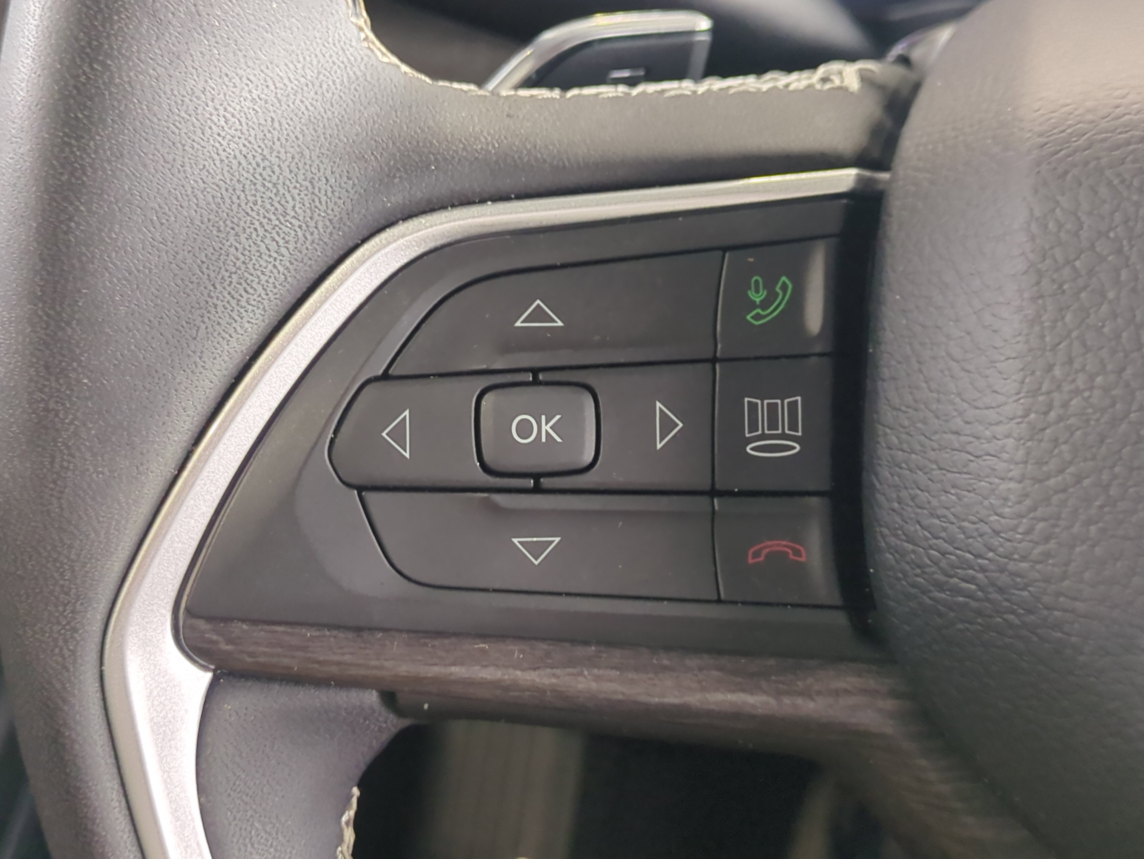 Certified 2023 Jeep Grand Cherokee L Limited image 27