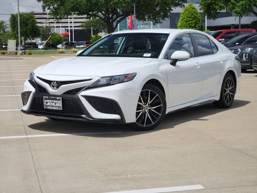 Used 2021 Toyota Camry SE w/ Convenience Package image 1