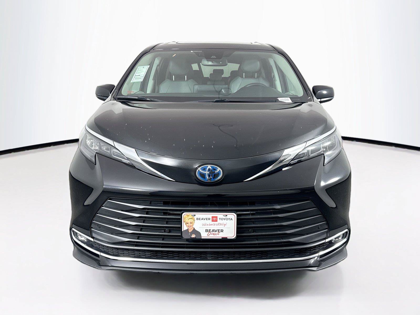 Certified 2024 Toyota Sienna XLE FWD image 8