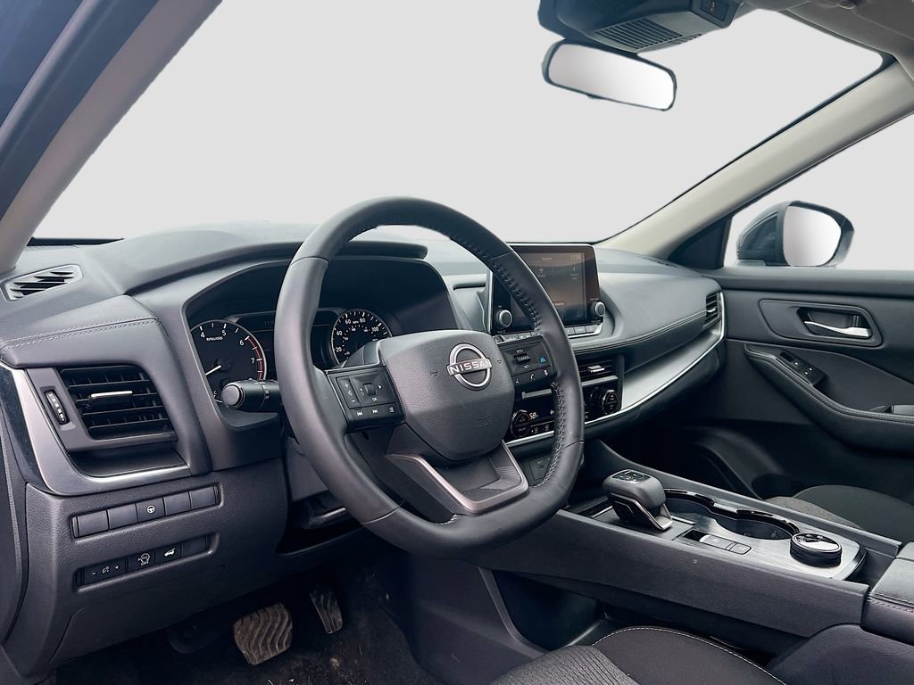 Used 2025 Nissan Rogue SV image 9