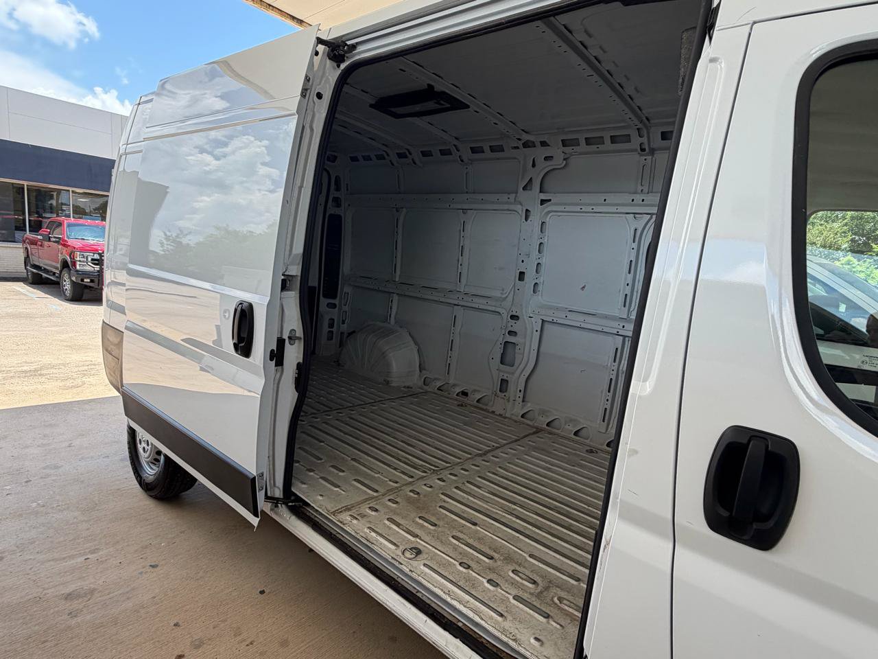 Used 2025 RAM ProMaster 2500 w/ Convenience Group FWD image 25