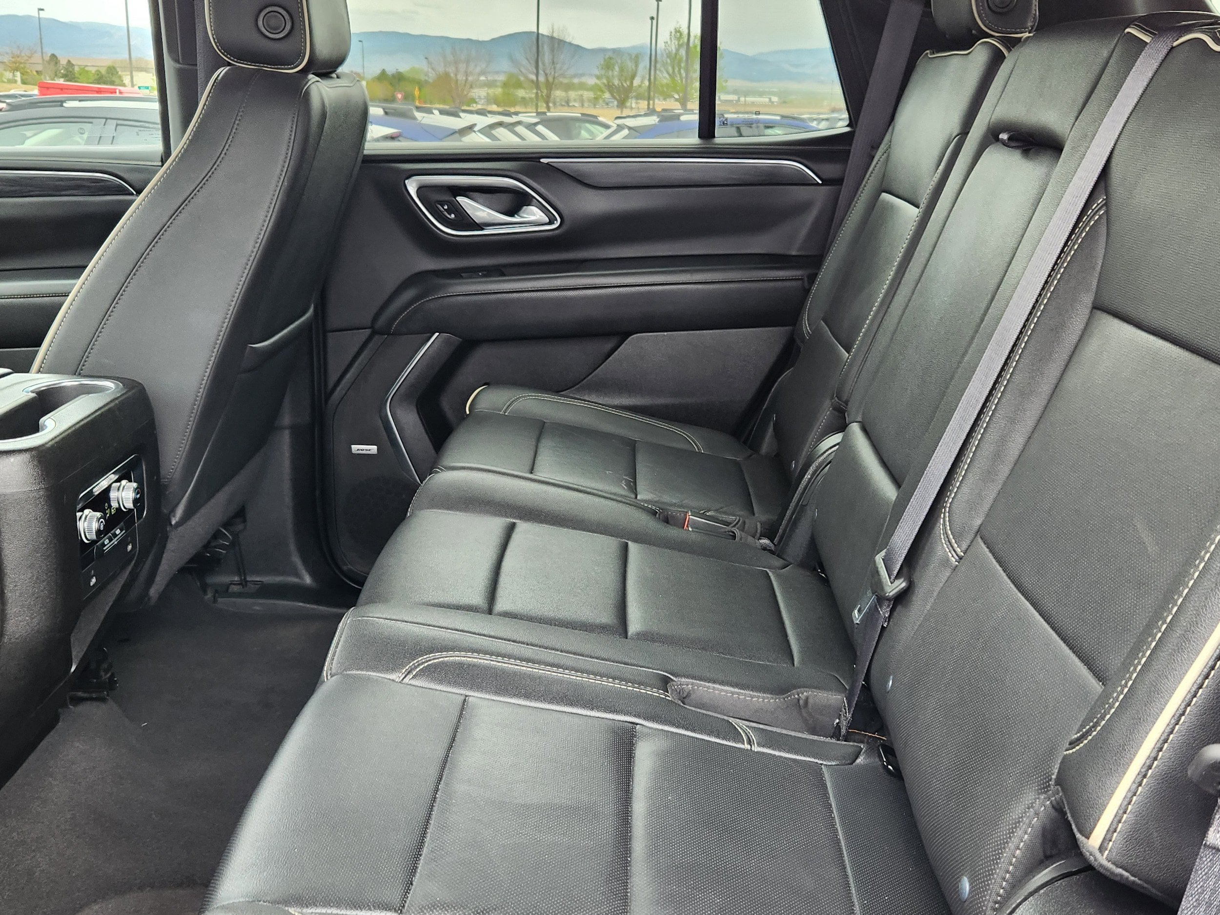 Used 2024 GMC Yukon SLT AWD/4WD image 12