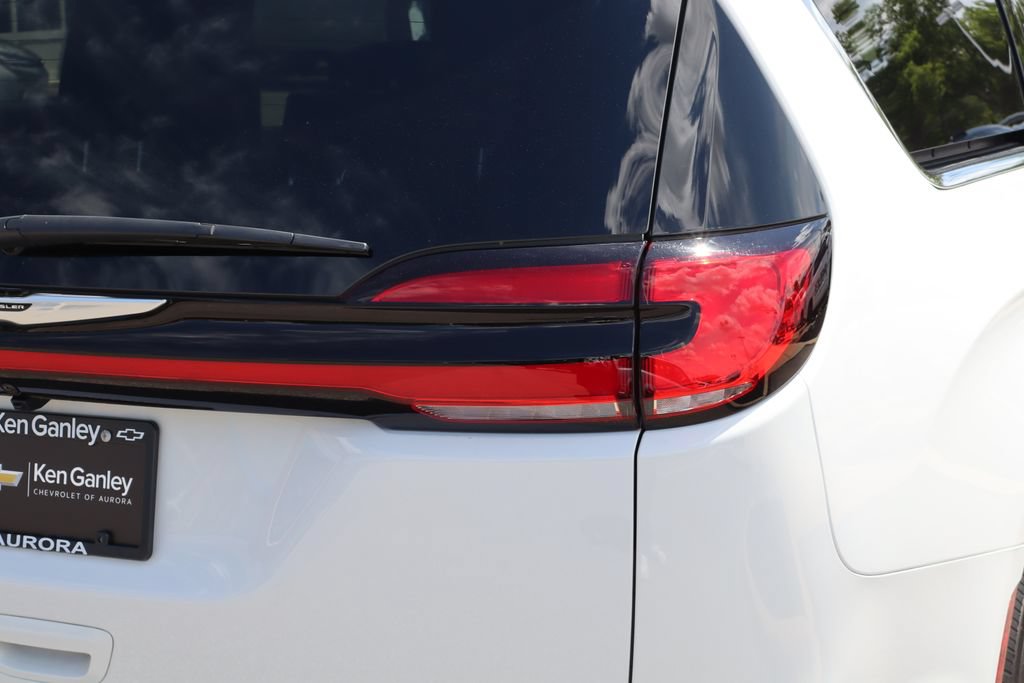 Used 2026 Chrysler Pacifica Select FWD image 32