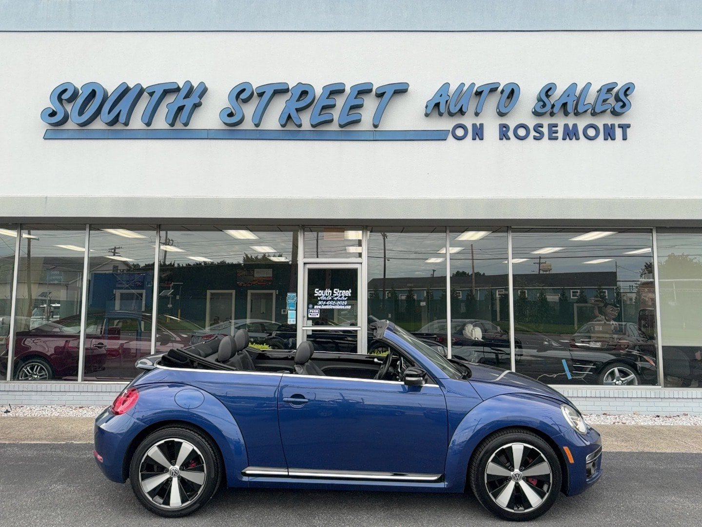 Used 2013 Volkswagen Beetle 2.0T FWD image 1
