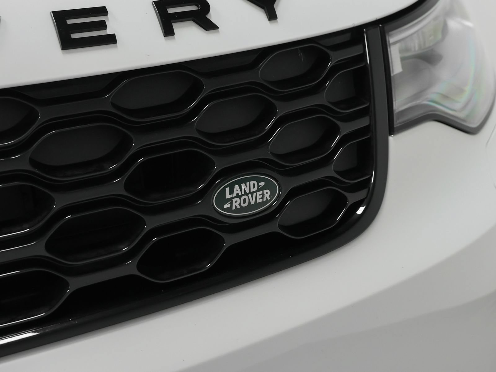 Used 2022 Land Rover Discovery S R-Dynamic AWD/4WD image 19