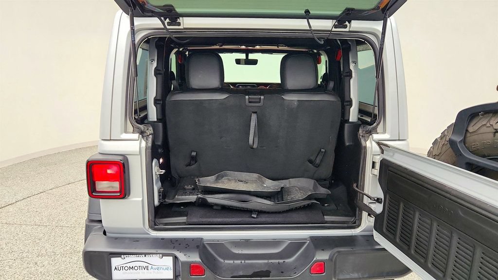 Used 2023 Jeep Wrangler Rubicon AWD/4WD image 22