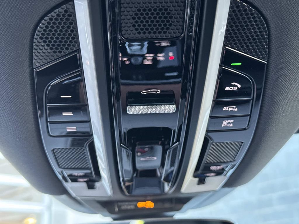 Certified 2023 Porsche Cayenne AWD/4WD image 22