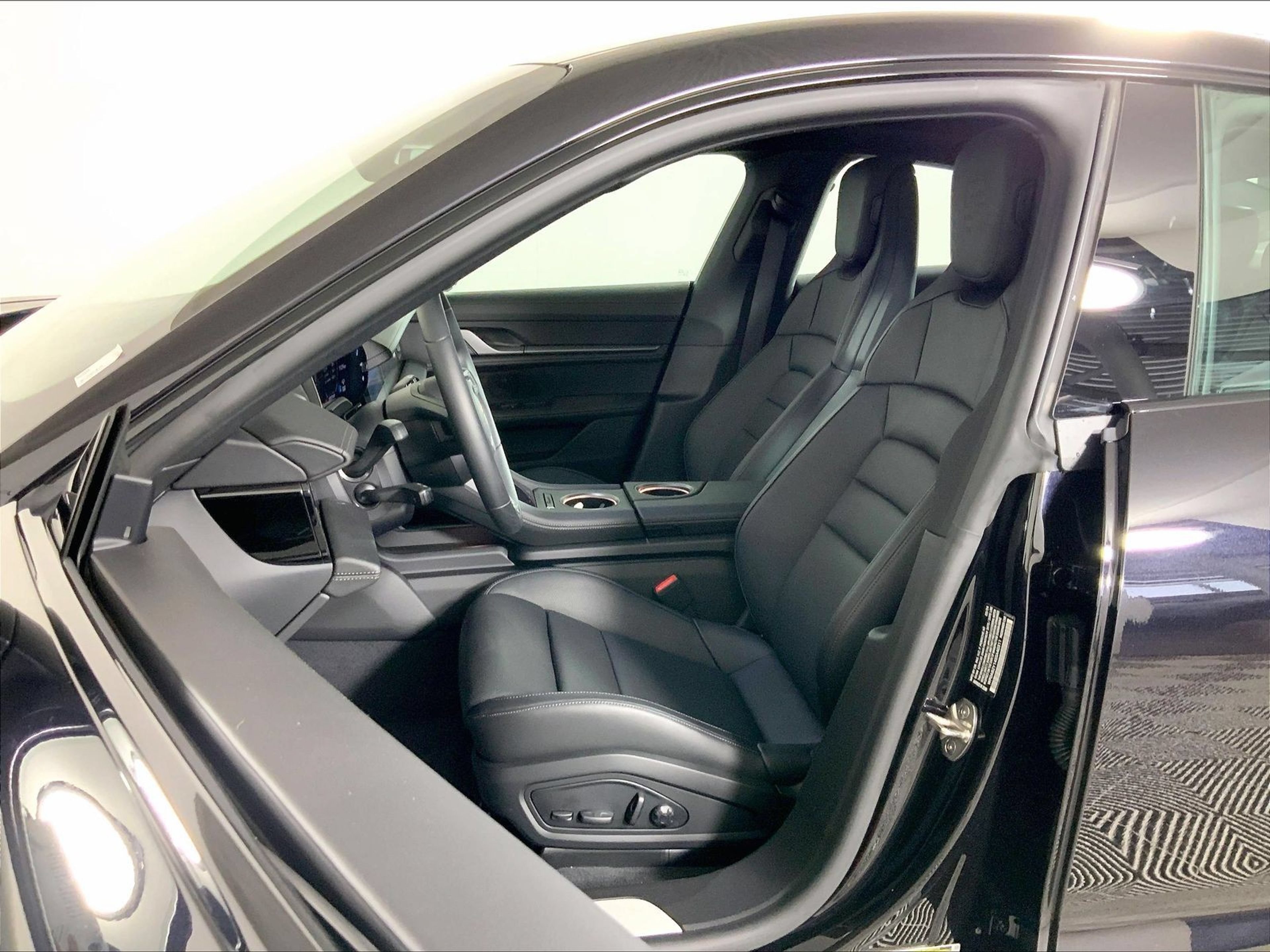 Used 2025 Porsche Taycan 4S AWD/4WD image 4