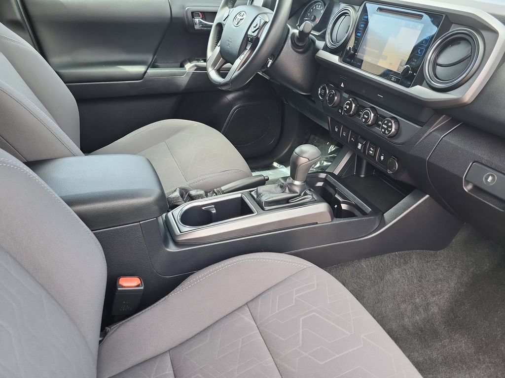 Used 2019 Toyota Tacoma TRD Off-Road w/ Technology Package AWD/4WD image 15