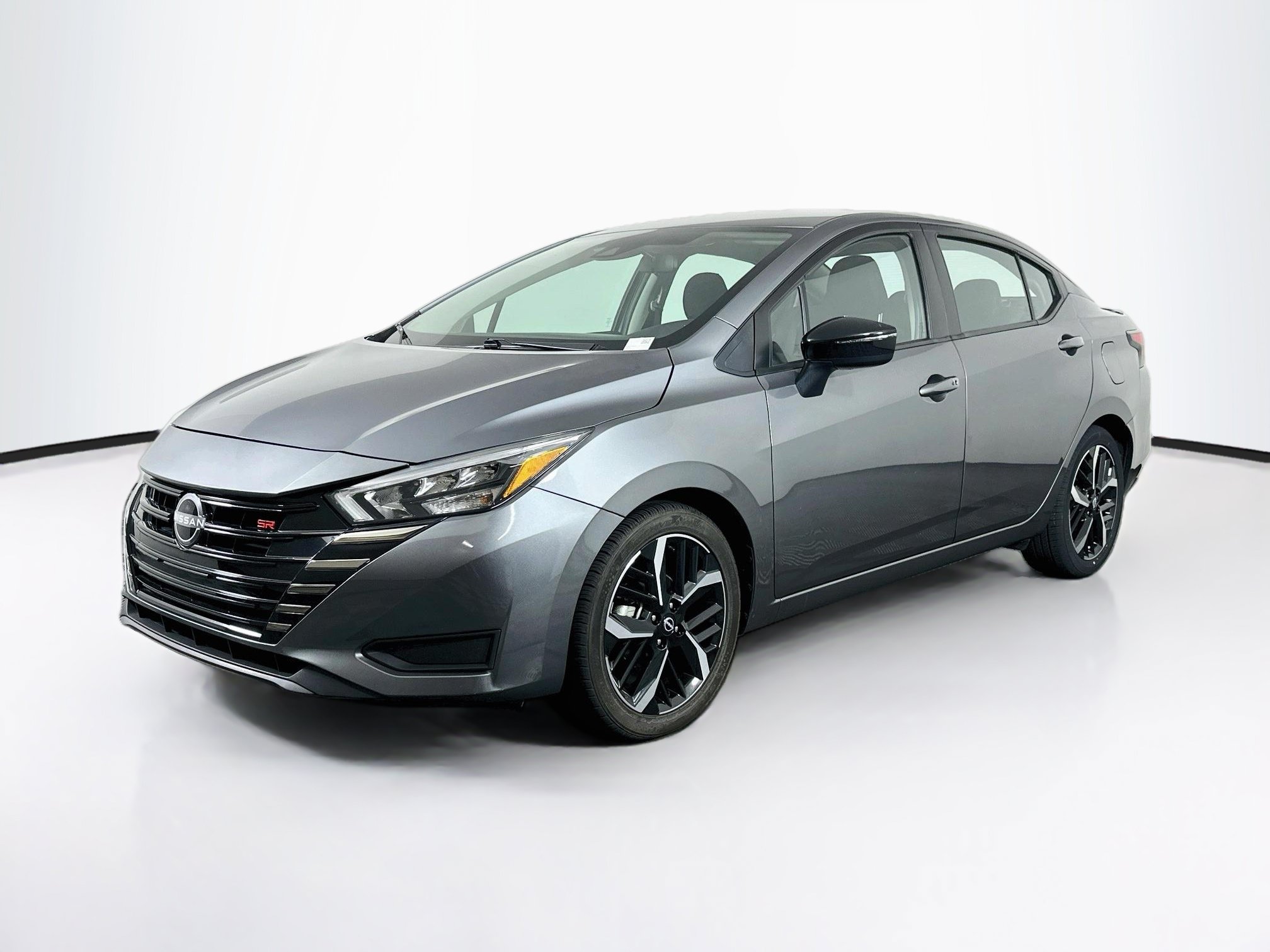 Used 2025 Nissan Versa SR FWD image 3