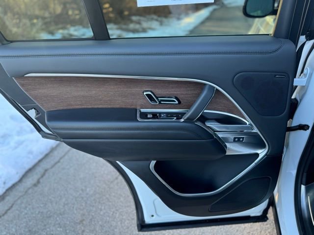 Used 2025 Land Rover Range Rover SE image 12