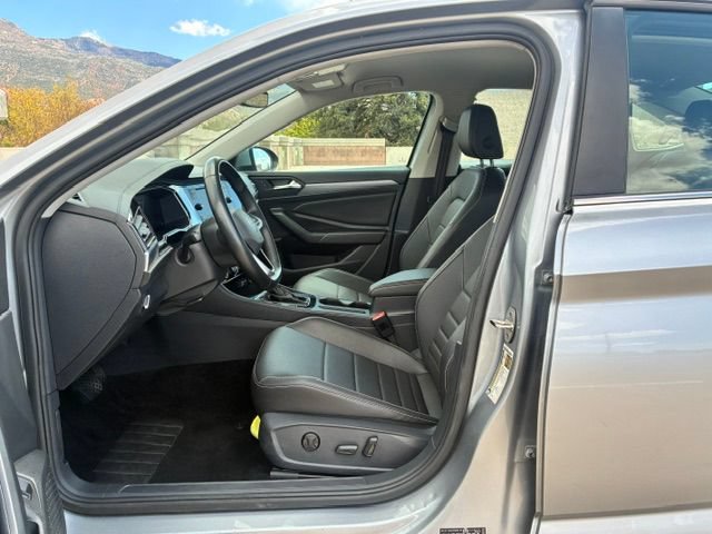 Used 2024 Volkswagen Jetta SE FWD image 11