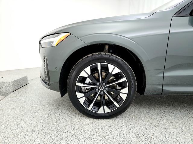 New 2026 Volvo XC60 B5 Plus w/ Climate Package image 25