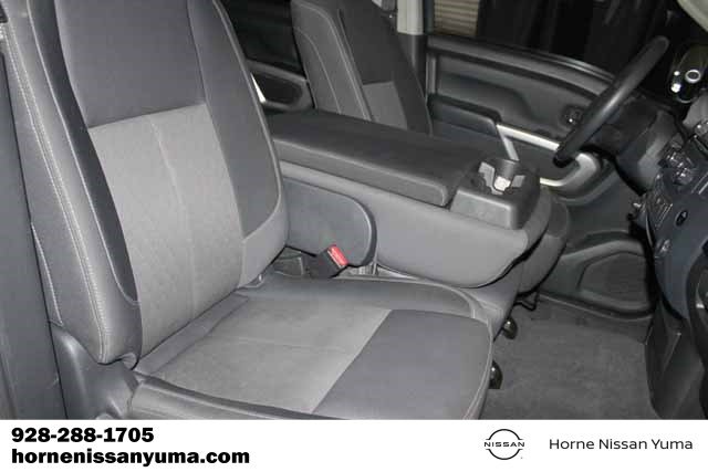 Used 2022 Nissan Titan SV image 6
