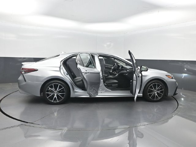Used 2022 Toyota Camry SE FWD image 37