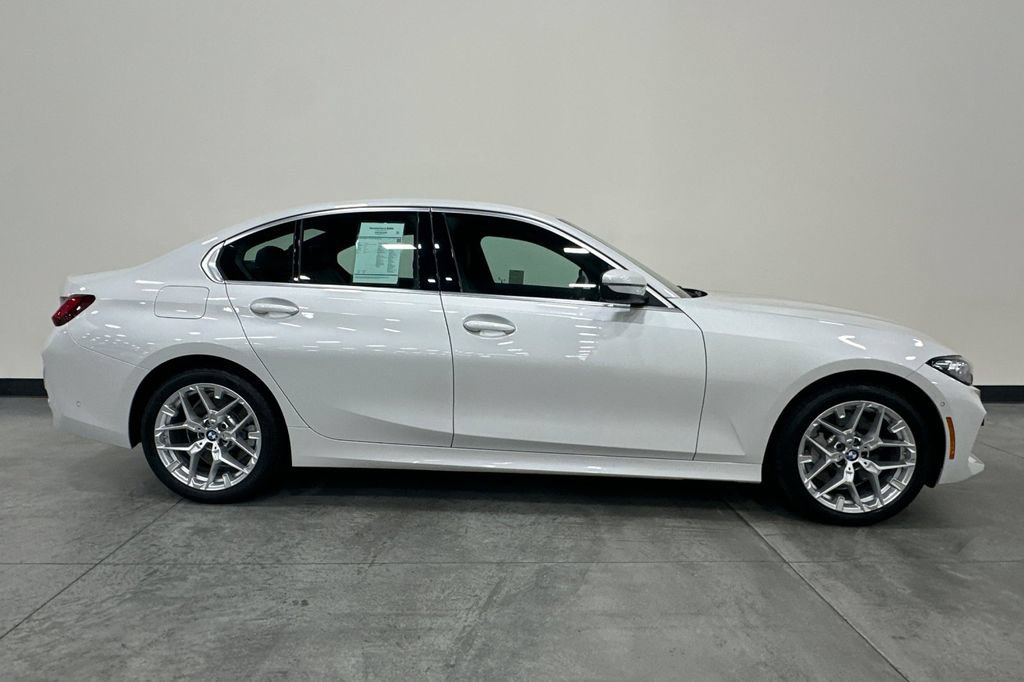 Used 2025 BMW 330i xDrive Sedan w/ Premium Package AWD/4WD image 3