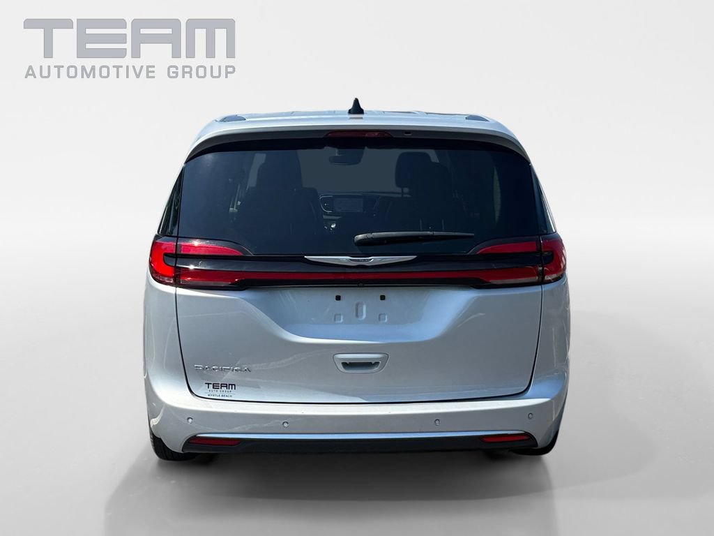 Certified 2024 Chrysler Pacifica Touring-L FWD image 6