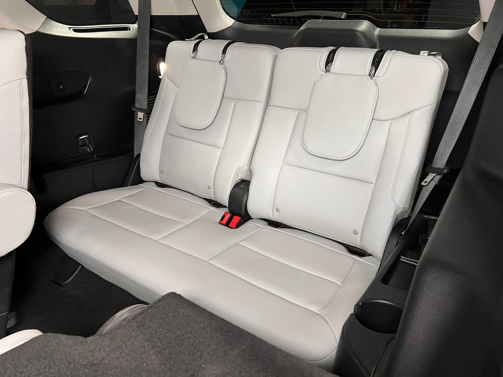 Used 2025 Ford Explorer Platinum w/ Ultimate Package image 21