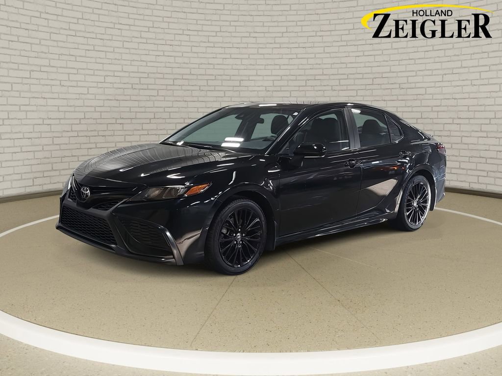 Used 2022 Toyota Camry SE image 1