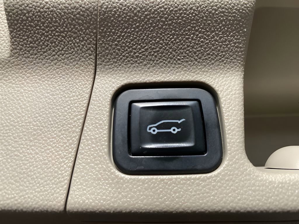 Used 2019 GMC Acadia Denali AWD/4WD image 13